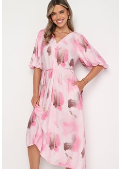 Różowa Rozkloszowana Sukienka z Wiskozy z Bufiastymi Rękawami i Materiałowym Paskiem Tranea ze sklepu Born2be Odzież w kategorii Sukienki - zdjęcie 173439987