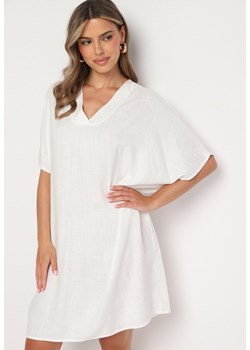 Biała Bawełniana Sukienka o Pudełkowym Kroju z Dekoltem w Serek Vikonia ze sklepu Born2be Odzież w kategorii Sukienki - zdjęcie 173443748
