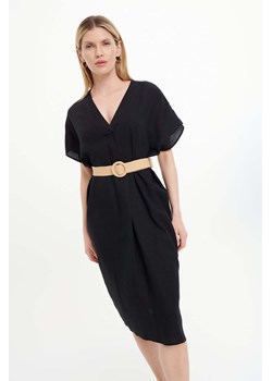 Czarna sukienka damska midi z kontrastowym paskiem ze sklepu 5.10.15 w kategorii Sukienki - zdjęcie 173445256
