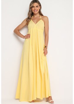 Żółta Rozkloszowana Sukienka Maxi z Wiązaniem na Szyi Cathenia ze sklepu Born2be Odzież w kategorii Sukienki - zdjęcie 173448018