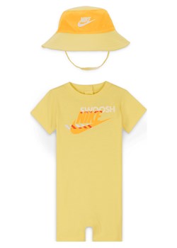 Zestaw rampers i kapelusz dla niemowląt Nike Sportswear PE (0–9 M) - Żółty ze sklepu Nike poland w kategorii Odzież dla niemowląt - zdjęcie 173452828