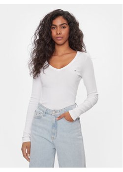 Tommy Jeans Bluzka Essential DW0DW17990 Biały Slim Fit ze sklepu MODIVO w kategorii Bluzki damskie - zdjęcie 173454986
