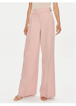 Liu Jo Spodnie materiałowe CA4200 T2200 Różowy Relaxed Fit ze sklepu MODIVO w kategorii Spodnie damskie - zdjęcie 173456818