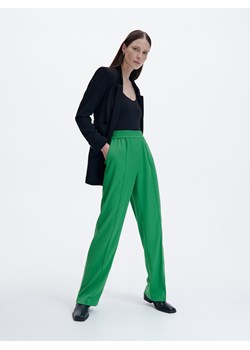 Reserved - Spodnie z kantem - zielony ze sklepu Reserved w kategorii Spodnie damskie - zdjęcie 173463476