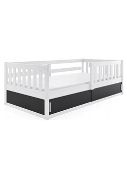 Białe drewniane łóżko dziecięce z barierkami - Apio ze sklepu Edinos.pl w kategorii Łóżka dziecięce - zdjęcie 173464588
