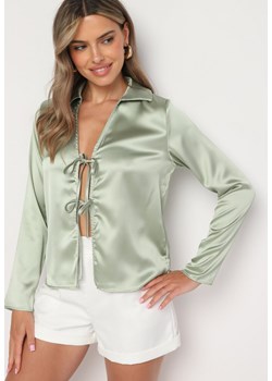 Zielona Satynowa Bluzka Koszulowa Retro z Wiązaniem Abanea ze sklepu Born2be Odzież w kategorii Bluzki damskie - zdjęcie 173467935