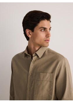 Reserved - Koszula boxy z domieszką lnu - oliwkowy ze sklepu Reserved w kategorii Koszule męskie - zdjęcie 173469535