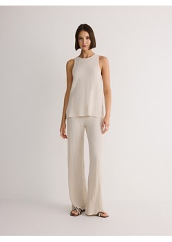 Reserved - Spodnie flare ze strukturalnej dzianiny - złamana biel ze sklepu Reserved w kategorii Spodnie damskie - zdjęcie 173470988