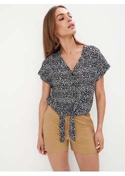 Mohito - Wiskozowa bluzka we wzory - biały ze sklepu Mohito w kategorii Bluzki damskie - zdjęcie 173472227