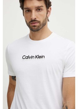 Calvin Klein t-shirt bawełniany męski kolor biały z aplikacją K10K113118 ze sklepu ANSWEAR.com w kategorii T-shirty męskie - zdjęcie 173473429