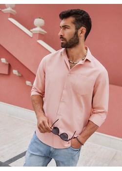 Męska koszula z kieszenią REGULAR FIT - różowa V5 OM-SHCS-0148 ze sklepu ombre w kategorii Koszule męskie - zdjęcie 173474508