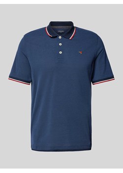 Koszulka polo o kroju regular fit z wyhaftowanym logo model ‘BLUWIN’ ze sklepu Peek&Cloppenburg  w kategorii T-shirty męskie - zdjęcie 173478719