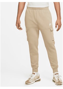 Męskie bojówki Nike Sportswear Club Fleece - Brązowy ze sklepu Nike poland w kategorii Spodnie męskie - zdjęcie 173478887