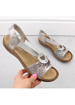 Komfortowe sandały damskie wsuwane z gumką metallic Rieker 60880-90 srebrny ze sklepu ButyModne.pl w kategorii Sandały damskie - zdjęcie 173482055