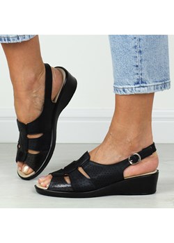 Czarne sandały damskie na koturnie Jezzi Unisoft 7030 ze sklepu suzana.pl w kategorii Sandały damskie - zdjęcie 173484687