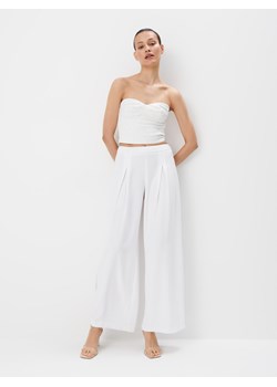Mohito - Spodnie z szeroką nogawką - biały ze sklepu Mohito w kategorii Spodnie damskie - zdjęcie 173498886