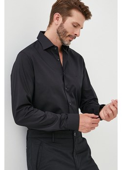 Michael Kors koszula MD0MD90425 męska kolor czarny slim z kołnierzykiem klasycznym ze sklepu ANSWEAR.com w kategorii Koszule męskie - zdjęcie 173501767