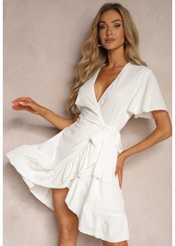 Biała Kopertowa Sukienka z Ozdobną Falbanką Tinanis ze sklepu Renee odzież w kategorii Sukienki - zdjęcie 173507009