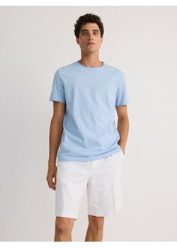 Reserved - Gładki t-shirt regular fit - jasnoniebieski ze sklepu Reserved w kategorii T-shirty męskie - zdjęcie 173510979