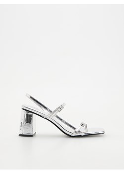 Reserved - Metaliczne sandały na klocku - srebrny ze sklepu Reserved w kategorii Sandały damskie - zdjęcie 173519409
