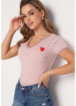 Różowy T-shirt z Bawełny z Ozdobną Naszywką z Przodu Dimitta ze sklepu Born2be Odzież w kategorii Bluzki damskie - zdjęcie 173522975
