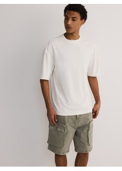 Reserved - Gładki T-shirt boxy - złamana biel ze sklepu Reserved w kategorii T-shirty męskie - zdjęcie 173536386