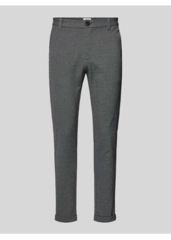 Spodnie materiałowe o skróconym kroju slim fit ze sklepu Peek&Cloppenburg  w kategorii Spodnie męskie - zdjęcie 173538088