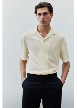 H & M - Kreszowana koszula z otwartymi klapami Regular Fit - Biały ze sklepu H&M w kategorii Koszule męskie - zdjęcie 173550427
