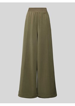 Spodnie materiałowe z szeroką nogawką i wyhaftowanym logo model ‘Ecara’ ze sklepu Peek&Cloppenburg  w kategorii Spodnie damskie - zdjęcie 173555277