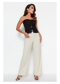 trendyol Spodnie w kolorze kremowym ze sklepu Limango Polska w kategorii Spodnie damskie - zdjęcie 173557356