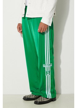 adidas Originals spodnie dresowe Adibreak kolor zielony z aplikacją IY9923 ze sklepu PRM w kategorii Spodnie męskie - zdjęcie 173558068