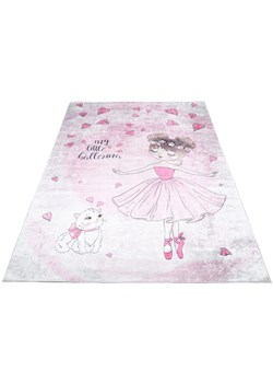 Różowy dywan prostokątny z baletnicą dla dzieci - Feso 4X ze sklepu Edinos.pl w kategorii Tekstylia dziecięce - zdjęcie 173559887