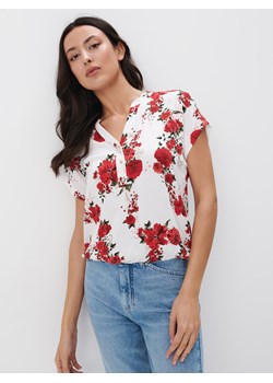 Mohito - Wiskozowa bluzka w kwiaty - kremowy ze sklepu Mohito w kategorii Bluzki damskie - zdjęcie 173564897
