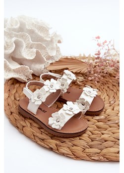 Dziecięce Sandałki Lakierowane Z Kwiatkami Białe Tinette ze sklepu ZAZOO w kategorii Sandały dziecięce - zdjęcie 173577778