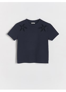 Reserved - T-shirt z haftowanym wzorem - granatowy ze sklepu Reserved w kategorii Bluzki dziewczęce - zdjęcie 173581605