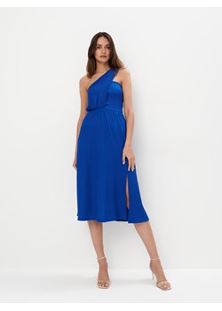 Mohito - Kobaltowa sukienka midi na jedno ramię - niebieski ze sklepu Mohito w kategorii Sukienki - zdjęcie 173582998