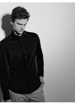 Reserved - Gładka koszula slim fit - czarny ze sklepu Reserved w kategorii Koszule męskie - zdjęcie 173583357