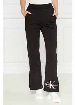 CALVIN KLEIN JEANS Spodnie dresowe DIFFUSED | flare fit ze sklepu Gomez Fashion Store w kategorii Spodnie damskie - zdjęcie 173584278