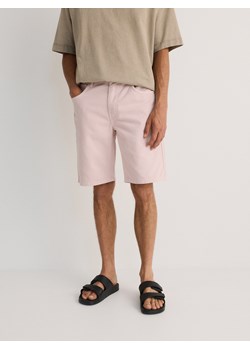 Reserved - Jeansowe szorty regular fit - różowy ze sklepu Reserved w kategorii Spodenki męskie - zdjęcie 173588248