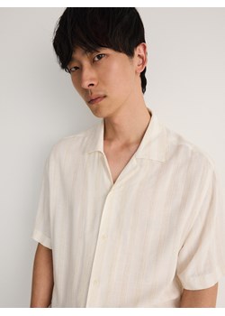 Reserved - Wiskozowa koszula w paski - biały ze sklepu Reserved w kategorii Koszule męskie - zdjęcie 173588319