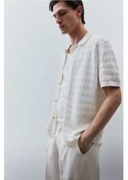 H & M - Koszula z ażurowej dzianiny Regular Fit - Biały ze sklepu H&M w kategorii Koszule męskie - zdjęcie 173589405