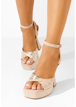 Beżowe sandały na słupku i platformie Lily ze sklepu Zapatos w kategorii Sandały damskie - zdjęcie 173591889