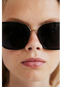 H & M - Kanciaste okulary przeciwsłoneczne - Czarny ze sklepu H&M w kategorii Okulary przeciwsłoneczne damskie - zdjęcie 173595075