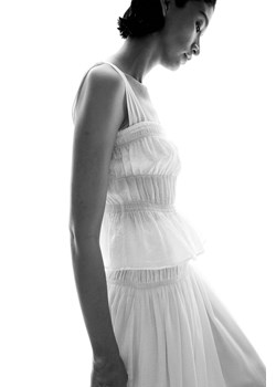 H & M - Krepowany top z baskinką - Biały ze sklepu H&M w kategorii Bluzki damskie - zdjęcie 173595088