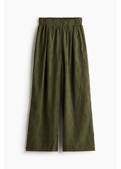 H & M - Spodnie z haftem angielskim - Zielony ze sklepu H&M w kategorii Spodnie damskie - zdjęcie 173595126