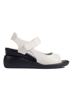 Wygodne białe sandały na koturnie Sergio Leone ze sklepu ButyModne.pl w kategorii Sandały damskie - zdjęcie 173595685