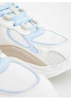 Reserved - Sneakersy z kolorowymi detalami - biały ze sklepu Reserved w kategorii Buty sportowe dziecięce - zdjęcie 173601195