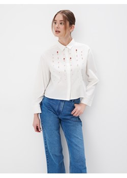 Mohito - Biała koszula z ozdobnymi elementami - biały ze sklepu Mohito w kategorii Koszule damskie - zdjęcie 173604515
