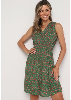 Zielona Wiskozowa Sukienka w Kwiaty z Gumką w Talii i Kopertowym Dekoltem Halevia ze sklepu Born2be Odzież w kategorii Sukienki - zdjęcie 173615728