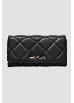VALENTINO Czarny pikowany portfel Ocarina ze sklepu outfit.pl w kategorii Portfele damskie - zdjęcie 173623909